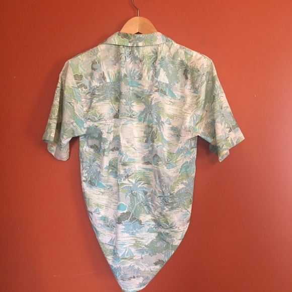 Vintage Hawaiian button up shirt size small - Picture 2 of 6